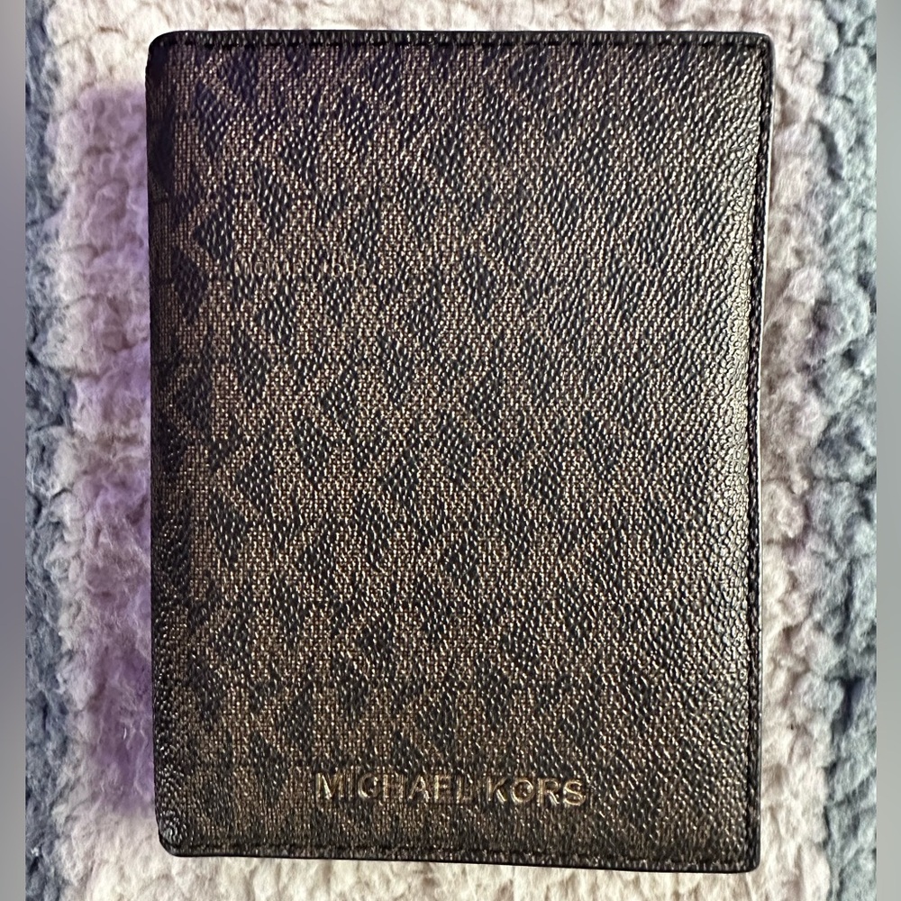 Michael Kors folding card case
